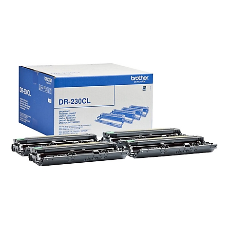 Ein Karton und Trommeleinheiten von Brother, DR-230CL. Der Karton ist blau und weiß, mit Produktinformationen. Vier Trommeleinheiten sind aufgereiht.