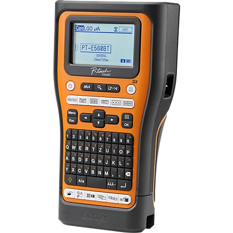 Handbeschriftungsgerät Brother P-touch E560BT in Schwarz und Orange mit QWERTZ-Tastatur und LC-Display.