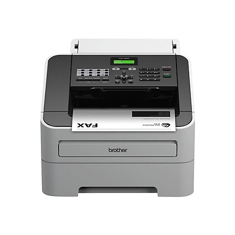 Ein Faxgerät, graues Gehäuse, Papierauswurf. Auf dem Display sind Informationen zu sehen. Papier mit FAX-Schriftzug.