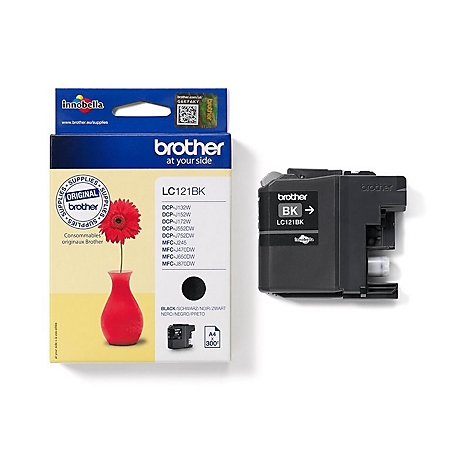 Eine schwarze Brother-Tintenpatrone neben einer Packung mit roter Blume in einer Vase. Auf der Packung steht "LC121BK".