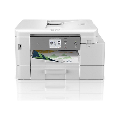 Weißer Brother Multifunktionsdrucker mit farbig bedrucktem Papier. Auf dem Display ist die Uhrzeit und weitere Optionen abgebildet.