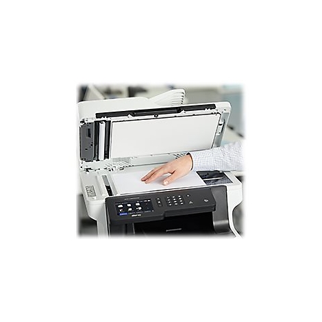 Ein Drucker, geÃ¶ffnet mit einem Blatt Papier. Ein Arm legt die Hand auf das Papier.