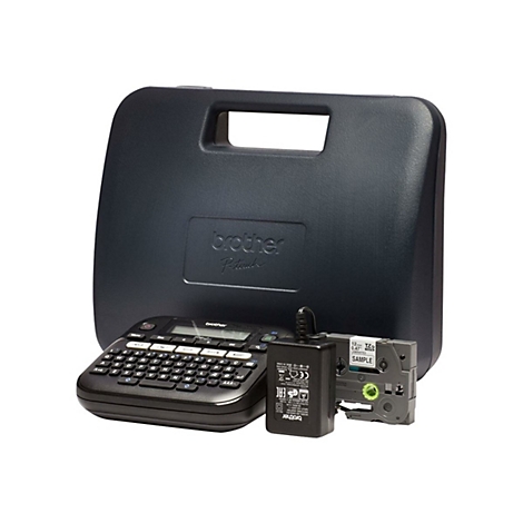 Schwarzes Brother P-touch Beschriftungsgerät mit Zubehör und Tragetasche. Beschriftungsgerät mit Tastatur und Display. Das Zubehör enthält ein Netzteil und eine Beschriftungskassette.