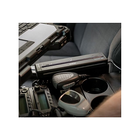 Kabelloser Drucker mit Laptop, FunkgerÃ¤t und Mikrofon in einem Fahrzeug.