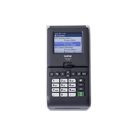 Schwarzer Brother Etikettendrucker mit Display und Tastatur. Auf dem Display werden Optionen angezeigt. Das Gerät steht auf weißem Hintergrund.