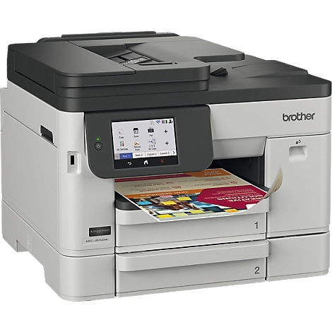 Ein grauer Brother-Multifunktionsdrucker mit Touchscreen und zwei Papierkassetten vor neutralem Hintergrund.