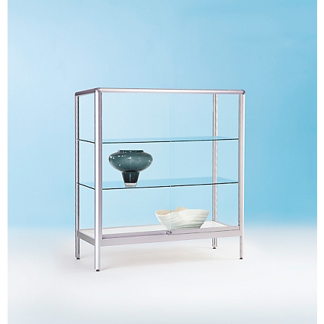 Een modern, elegant metalen rek met twee glazen planken, met een zwarte vaas en een witte schaal erop.