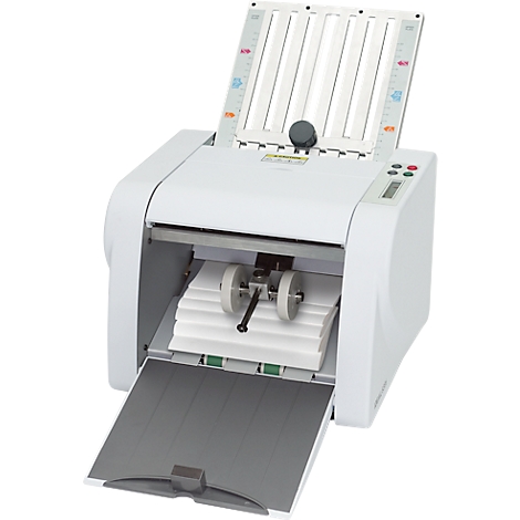 Ein weißer Papierfaltmaschine mit geöffneter Ablage und Papierstapel.