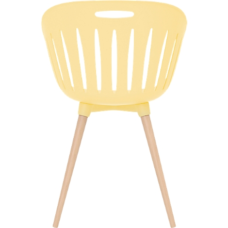 Gele stoel met houten poten. De rugleuning is geperforeerd, met een ovaal gat bovenaan. De stoelpoten zijn lichtbruin en licht schuin.