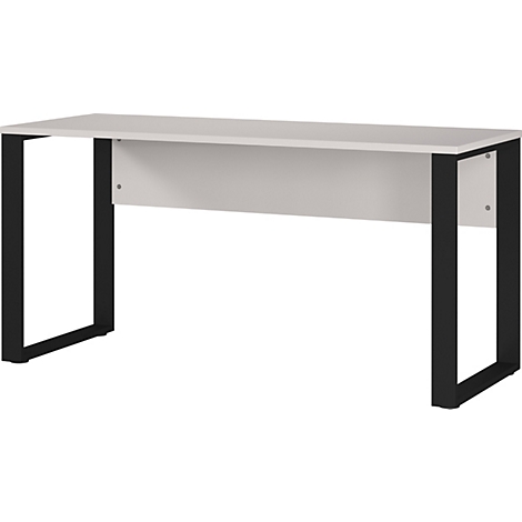 Bureau avec plateau gris clair et pieds en métal noir. Un panneau couvert est en dessous du plateau. Design simple et moderne.