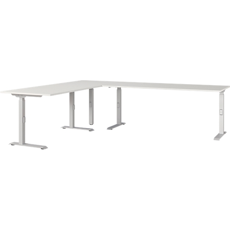 Un bureau d'angle blanc avec des pieds réglables en hauteur. Le bureau a une forme rectangulaire et se trouve devant un fond blanc.