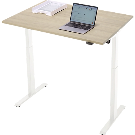 Lichtgekleurde, in hoogte verstelbare bureau met laptop en plank. Witte poten en houten blad.