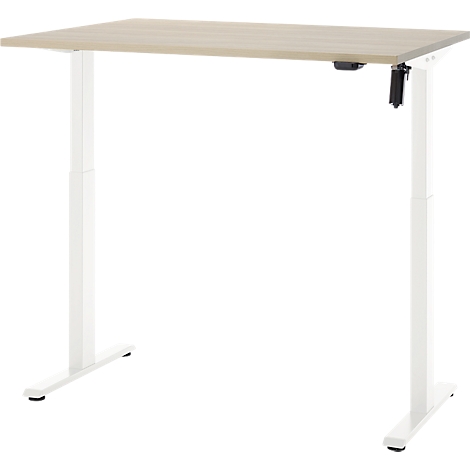 Een in hoogte verstelbaar bureau met een lichtbruin blad en witte poten tegen een witte achtergrond.