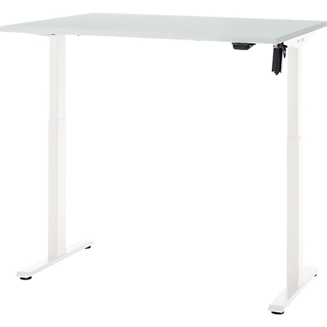 Witte, in hoogte verstelbare bureau tegen een lichte achtergrond. Het bureau heeft een rechthoekig werkoppervlak en twee poten.
