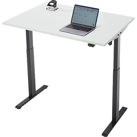 Wit, in hoogte verstelbaar bureau met zwart frame. Op het bureau staan een laptop en een nietmachine.