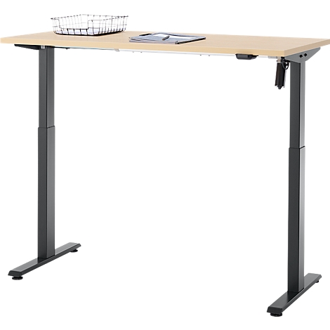 In hoogte verstelbaar bureau, lichtbruin tafelblad, grijze poten, mand en documenten.