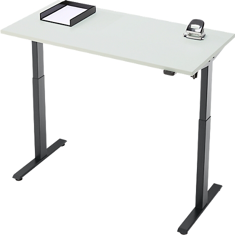 In hoogte verstelbaar bureau met een grijze tafelblad en zwarte poten. Een zwart bakje en een perforator staan op het blad.