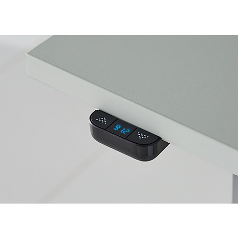 Close-up van de bediening van een in hoogte verstelbaar bureau. De digitale display toont 9:12, ernaast pijltjestoetsen.