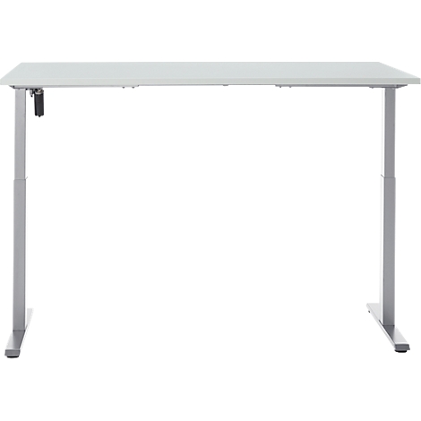 Een in hoogte verstelbaar bureau met een lichtgrijs tafelblad en zilveren poten. Bediening aan de linkerkant.