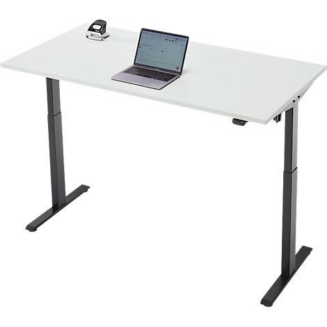 Een witte in hoogte verstelbare bureau met een laptop en perforator. Zwarte poten en frame.