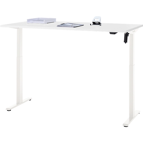 Een witte, in hoogte verstelbare bureau. Op het tafelblad liggen een bakje, papier en een perforator.