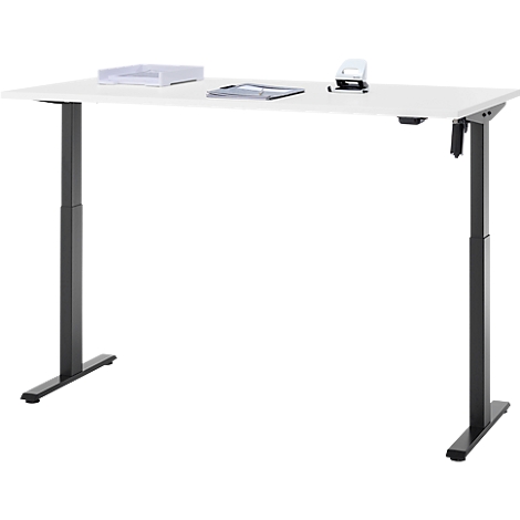 Een in hoogte verstelbaar bureau met een wit tafelblad en zwarte poten. Er liggen documenten en een perforator op.