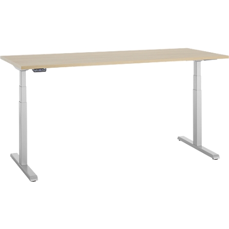 Lichtkleurige in hoogte verstelbare bureau tegen een witte achtergrond. Houten blad op zilveren poten.