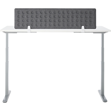 Een in hoogte verstelbaar, wit bureau met grijze viltbekleding.
