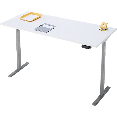Een witte, in hoogte verstelbare bureau. Op het tafelblad liggen papieren, een notitieblok en een perforator.