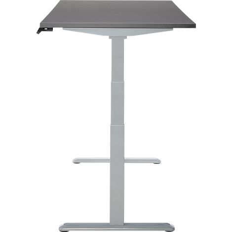 Bureau debout gris, avec fonction réglable en hauteur. Le plateau est rectangulaire, le cadre est argenté.