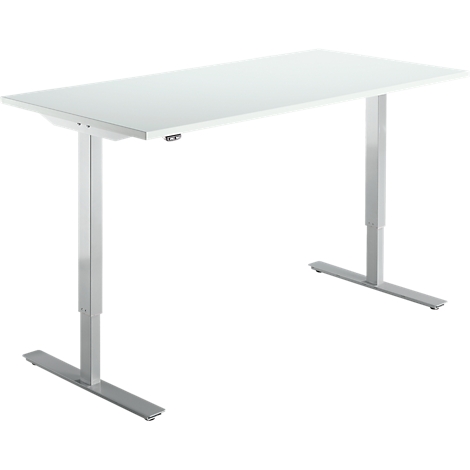 Een witte, in hoogte verstelbare bureau tegen een witte achtergrond. Het frame is zilver.
