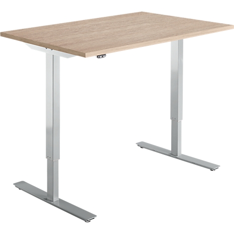 Un bureau réglable en hauteur avec un plateau en bois clair et des pieds argentés, sur fond blanc.