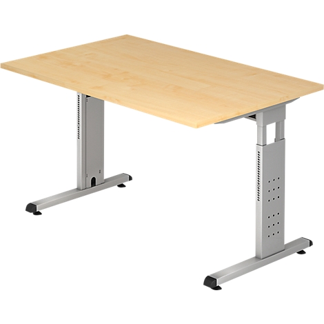 Un bureau réglable en hauteur avec un plateau en bois brun clair et des pieds en métal argenté.