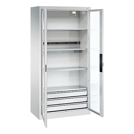 Weißer Metallschrank mit offenen Türen, Regalen und Schubladen. Schwarze Griffe an den Türen.