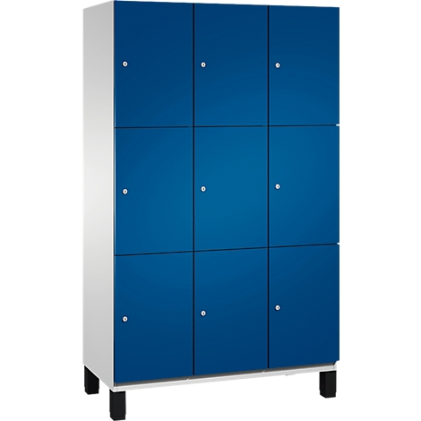 Blauwe kast met negen compartimenten, witte zijkanten, zwarte poten en zilveren handgrepen.