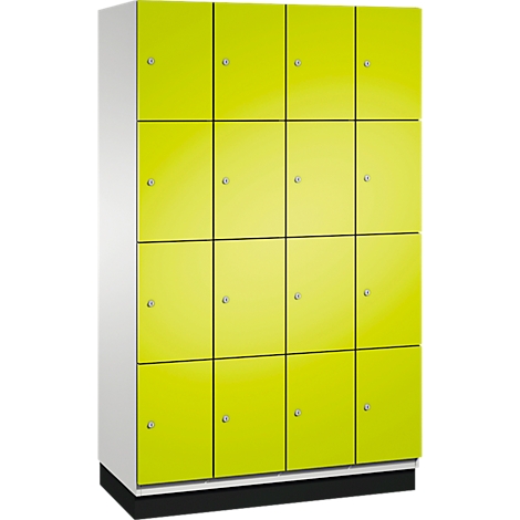 Een kast met 16 groene deuren, elk met een kleine zilveren knop. De zijkanten zijn wit, de basis is zwart.