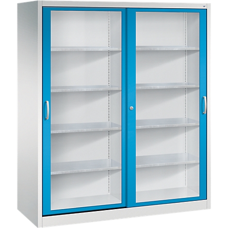 Grijze metalen kast met twee blauwe glazen schuifdeuren en vier planken tegen een witte achtergrond.