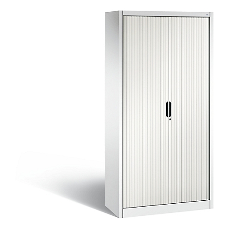 Weißer Aktenschrank mit geriffelter Front, schwarzem Griff und Schlüssel. Links im Bild ist ein Schatten zu sehen.