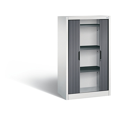 Grauer, weißer Schrank mit Rollladen, offene Türen, graue Regale. Schatten auf weißem Hintergrund.
