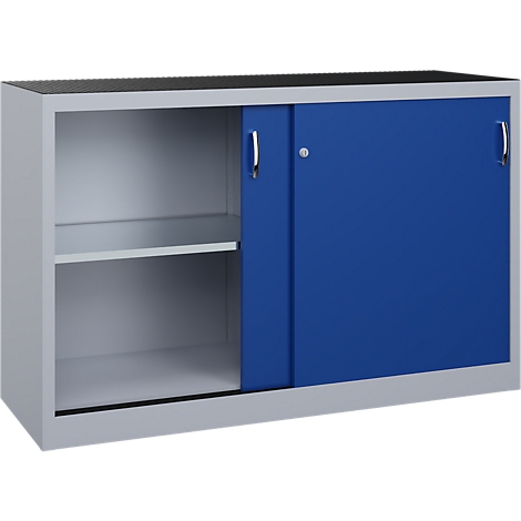 Grauer Werkstattschrank mit blauen Schiebetüren, teilweise geöffnet, vor weißem Hintergrund.