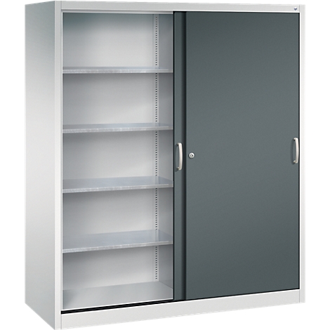 Büroschrank mit weißem Rahmen und dunkelgrauer Schiebetür, halb geöffnet, mit vier sichtbaren Regalfächern.