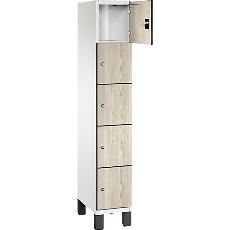 Schrank mit vier Fächern, einem geöffnet.