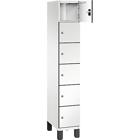 Weißer Schrank mit sechs Fächern. Obere Tür geöffnet.