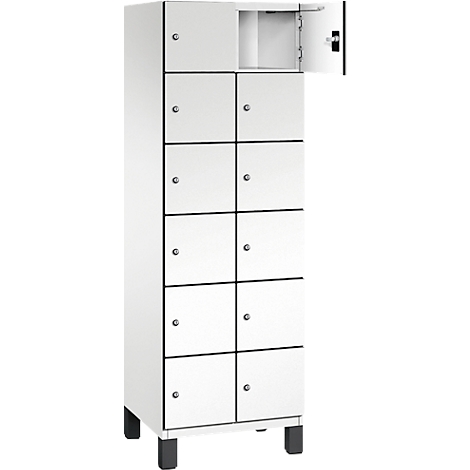 Weißer Schrank mit zehn Türen, eine Tür offen. Schwarze Rahmen und schwarze Beine.