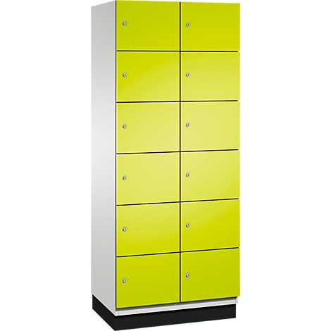 Schrank mit 10 gelben Türen, grauen Griffen und schwarzem Sockel, vor weißem Hintergrund.