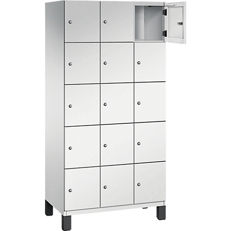 Weißer Schrank mit 12 Türen, eine geöffnet.