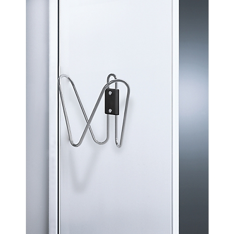 Metall-Flaschenhalter an weißer Tür mit schwarzem Halter.