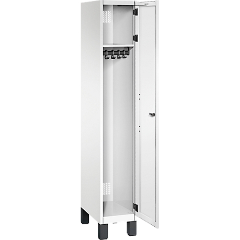 Weißer Spind mit offener Tür. Innen mit Hakenleiste und Lüftungsschlitzen.