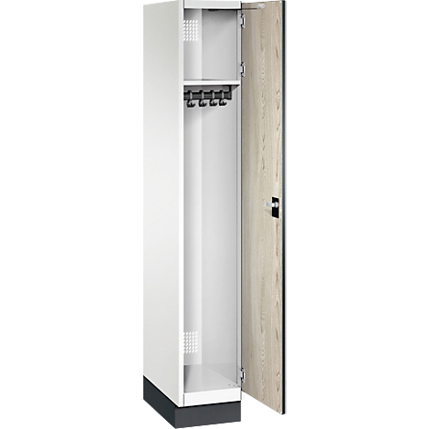 Weißer Schrank, Tür geöffnet. Innenhaken und Fach. Tür in Holzoptik.