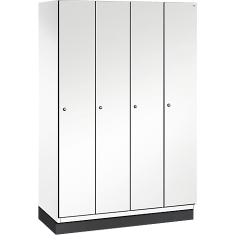 Weißer Schrank mit vier Türen, graue Details und Griffe.